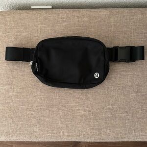 Lululemon Everywhere Belt Bag 1L